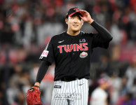 [포토] 손주영, 호수비에 흐믓 미소