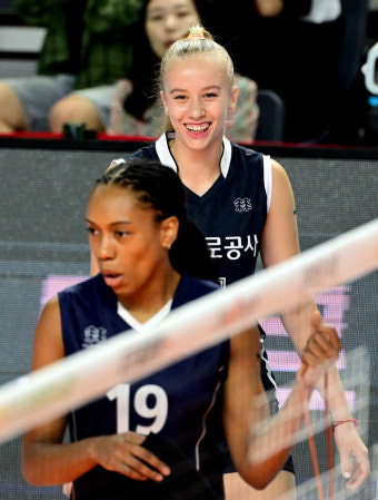 니콜로바는 ‘합격점’ 유니는 ‘물음표’ 올해에도 한국도로공사의 고민은 아시아쿼터