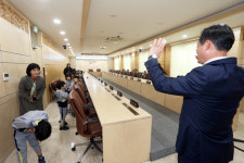 신영재 홍천군수, 강룡사 유치원 원아들과 따듯한 만남