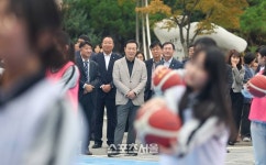 임태희“학교 운동장 지역 주민과 공유하며 운영 돼야”