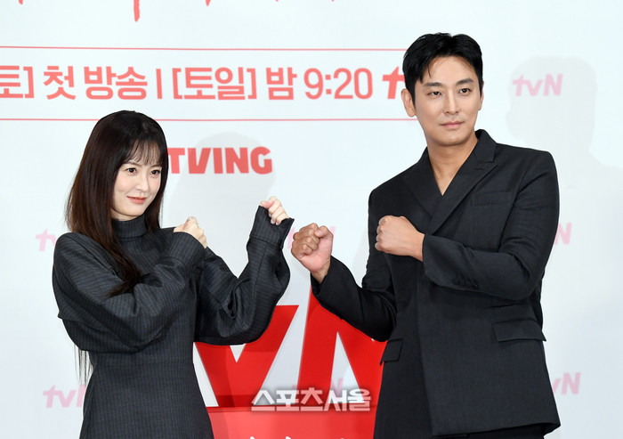 주지훈과 정유미, 사랑은 외나무다리에서에서 사택 앞 대립!