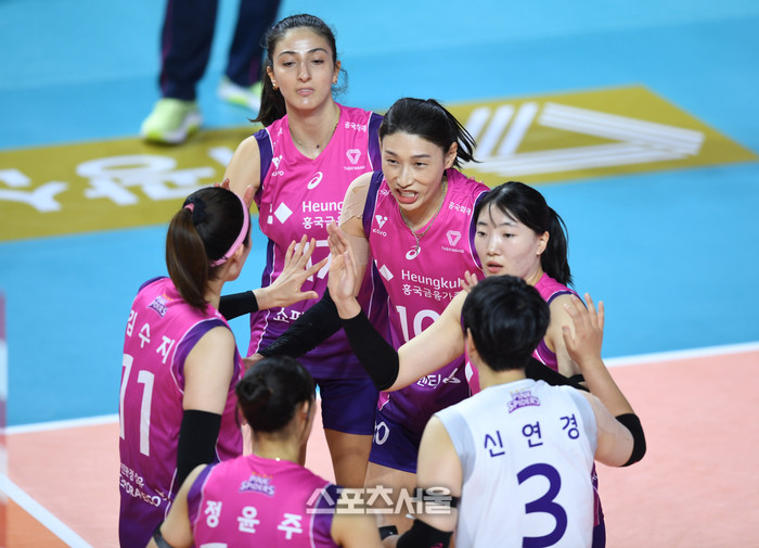 김연경의 활약으로 흥국생명, IBK기업은행 꺾고 2연승 달성!