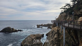 “동해선 타고 삼척으로”…파도 소리 따라 걷고, 온천 속에 녹아들다②[민지가 간다]