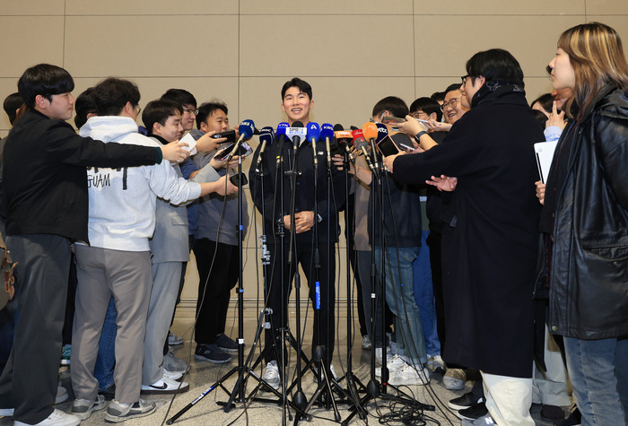 LA 다저스의 새로운 투수 김혜성, 구단 자선행사와 팬페스트에 적극 참여해서 환영받아