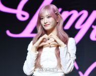 [포토] 아이브 이서 ‘하트 발사’