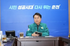 육동한 춘천시장 “송암종합경기장 가변석 4월에 설치”