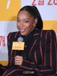 [포토]‘미키 17’ 출연 소감 밝히는 나오미 아키에