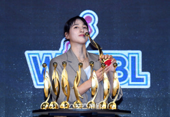 8관왕김단비, MVP까지 수상...우리은행의 빛나는 선수