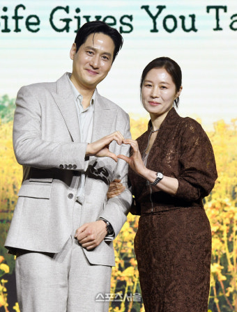 [포토]‘폭싹 속았수다’에서 호흡 맞춘 박해준-문소리
