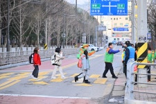 속초시, 새 학기 맞아 민·관·경 합동 어린이 교통안전 캠페인 전개