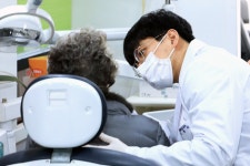 인제군보건소, ‘찾아가는 경로당 구강이동진료’ 인기