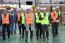 김진태 지사, 아시아 최대 172m 타워 동해LS전선 방문