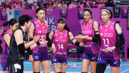 [포토] 흥국생명 ‘2세트도 내주다니’