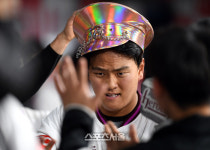 [포토]홈런 하이파이브 나누는 키움 김건희