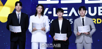 [포토] V-리그 영광의 MVP와 영플레이어