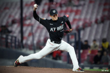 욕심쟁이(?) 이강철 감독, 고영표 ‘칭찬 또 칭찬’…그런데 아쉬운 ‘한 가지’ [백스톱]