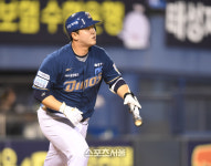 [포토] 김형준 ‘타구가 너무 떴어’