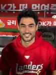 시속 158㎞ ‘강속구’→데뷔 ‘첫 승’ 수확…화이트 “준비를 잘한 덕분” [SS수원in]