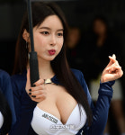 노래는? 미모는 가수 권나라와 버금가는 모델 소이, 슈퍼레이스 접수! [이주상의 e파인더]