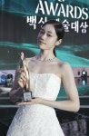 노윤서, 백상 신인상 수상 소감과 함께 뽐내는 순백의 꽃  같은 미모