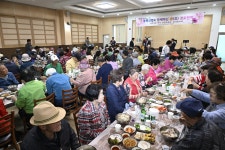 평창군 봉평신협, 어르신 사랑 듬뿍! 효 경로잔치, 흥겨운 웃음꽃 피어나다!