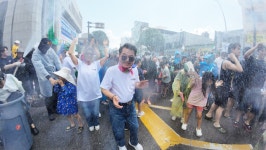 춘천마임축제 ‘아!水라장’...“춘천의 도심이 물에 흠뻑”