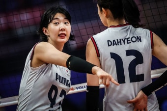 ‘상비군급’ 미국에도 셧아웃으로 졌다, 4연패+최하위로 1주 차 마친 여자배구대표팀…강등 공포 엄습