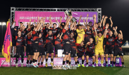 [포토]여왕기 우승에 기뻐하는 포항여전고
