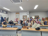 삼척블루파워와 삼척지역자활센터, 1인 가구 어르신께 업사이클링 쿠션 전달
