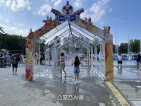 치킨은 여름에도 옳다…펄펄 끓는 대프리카 ‘대구치맥축제’를 가다 [원성윤의 인생은 여행처럼]