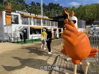 치킨은 여름에도 옳다…펄펄 끓는 대프리카 ‘대구치맥축제’를 가다 [원성윤의 인생은 여행처럼]