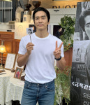 착한염색오땡큐 | 배우 송승헌, 이동욱의 커피차 선물에 감사...“동욱 땡큐땡큐! ‘착한 사나이’ 대박!”