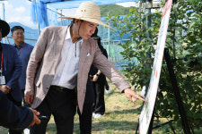 김진태 지사 “농가 일손은 덜고 소득은 높이는 현장 중심 연구에 힘 써 달라”