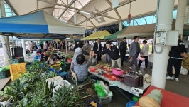 육동한 춘천시장, 추석 앞두고 전통시장 찾아