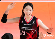 1~2번 세터 아웃 ‘절망’→1R 깜짝 3승, 정관장 고희진 감독 “최서현이 기회 잘 살리고 있다, 기특해”[현장인터뷰]