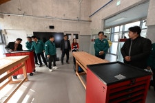 (주)평창목재(1종) | 심재국 평창군수, 평창목재체험관 점검