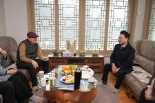 육동한 춘천시장, 김유정문학촌 열린관광지 재개관 현장 방문