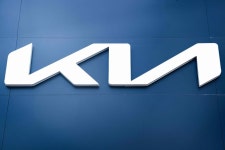 “형님보다 알짜배기 아우”…기아, 현대차 제치고 ‘수익성·인기’ 1위 등극 [SS기획]