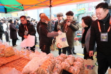 인제군, 설 명절 앞두고 전통시장 ‘활기 찾기’ 나서