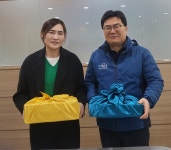 인제군가족센터, 명절 맞아 읍·면사무소 종사자에 따뜻한 나눔