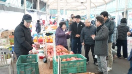 육동한 시장 “상인 여러분과 시민들이 함께 웃는 설이 되길”