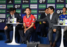 [포토] 이정택 격려하는 정정용 감독