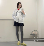 금새록, 안경과 후드티로 완성한 ‘꾸안꾸’ 매력... 연극 ‘불란서 금고’ 준비 완료