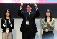 신동빈 회장의 깜짝 ‘특별’ 포상금…설상 ‘올림픽 메달리스트’ 최가온·김상겸·유승은 “예상 못해, 보답하겠다”[SS현장]