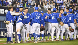[포토]두산에 5-4 승리 삼성, 7연패 탈출