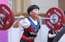 장애학생체전 ‘역도 3관왕’ 경기도 오지윤!...경기도,  가장 많은 234개 메달 획득