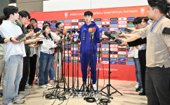 홍명보호 출국장 찾은 축구팬 “파이팅~!”…‘선수 12명’ 선발대, 사전 캠프지 美솔트레이크 출국 [SS현장]