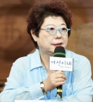 ‘눈 수술’ 양희은, 생방송 스케줄 불참 “시력 회복 목적”
