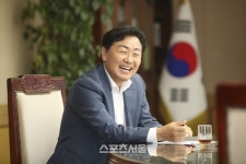 천비솔전북지사 | [ 김관영 전북도지사 고별인터뷰 ] “‘도전이 전북을 바꿨다’…김관영 지사, 미래산업·올림픽·전북특별자치도 4년의 성과를 말하다”