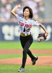 [포토] 시구하는 배우 하지원